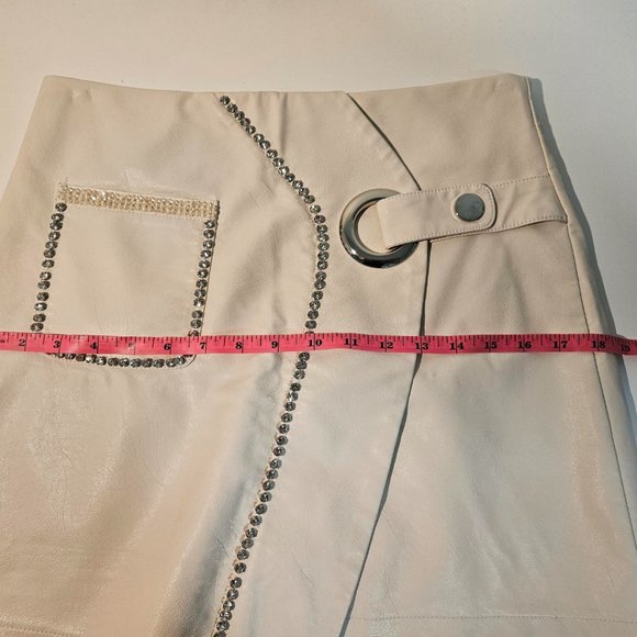 Pleather skirt/skort with rhinestones in light cream color. Size XL. NWOT - Picture 5 of 6